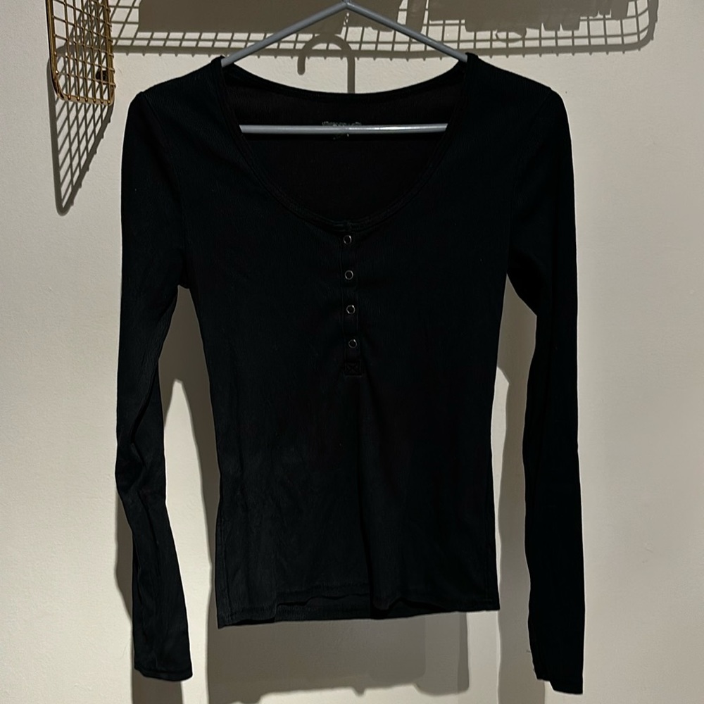 Long sleeve black top